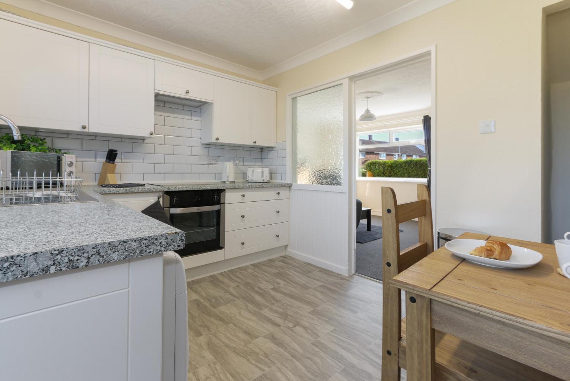Leconfield Close - Comfy House And Free Parking Кінгстон-апон-Галл Екстер'єр фото
