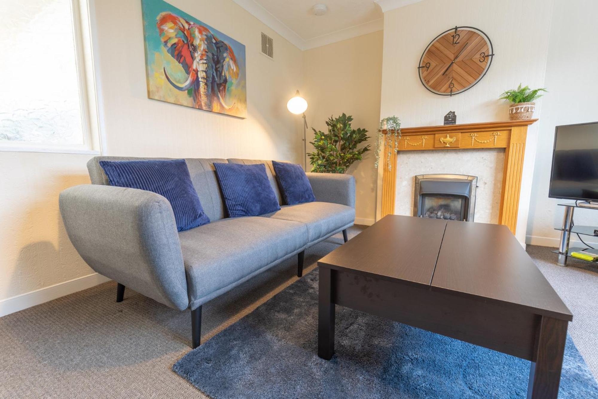 Leconfield Close - Comfy House And Free Parking Кінгстон-апон-Галл Екстер'єр фото